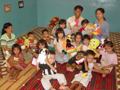 Cambodian kids with Canadian toys